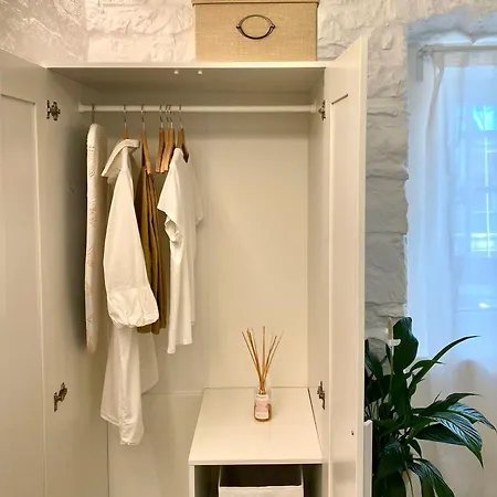 L Essenziale A Apartment