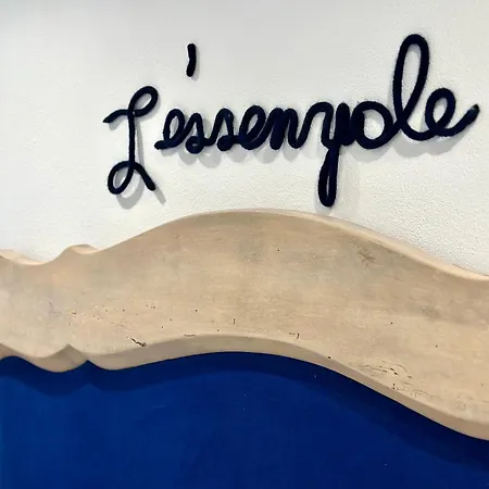 L Essenziale A *