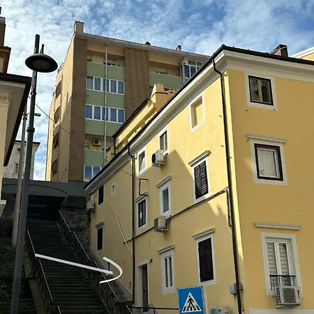 L Essenziale A Apartment *