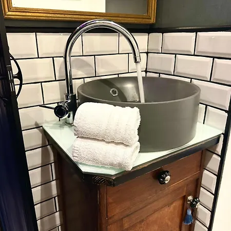 L Essenziale A شقة *